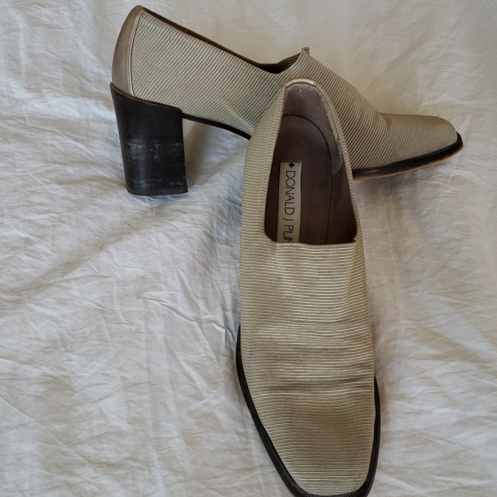 Donald Pliner Beige. Correction: Size on these is 8.5.